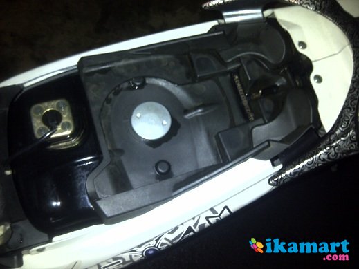 YAMAHA LEXAM 2011 PUTIH MULUS - Motor