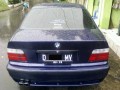 BMW 320i warna biru metalik