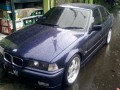 BMW 320i warna biru metalik